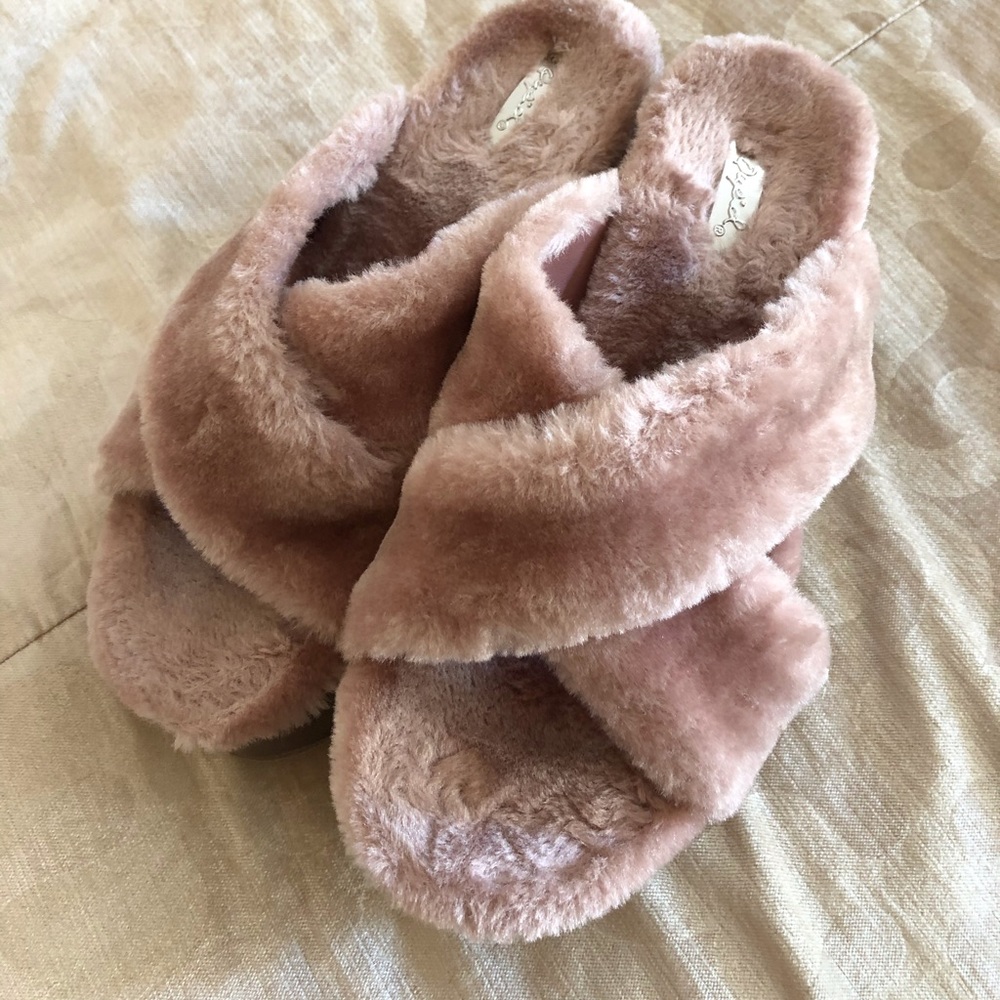 Qupid Furry Platform Slippers